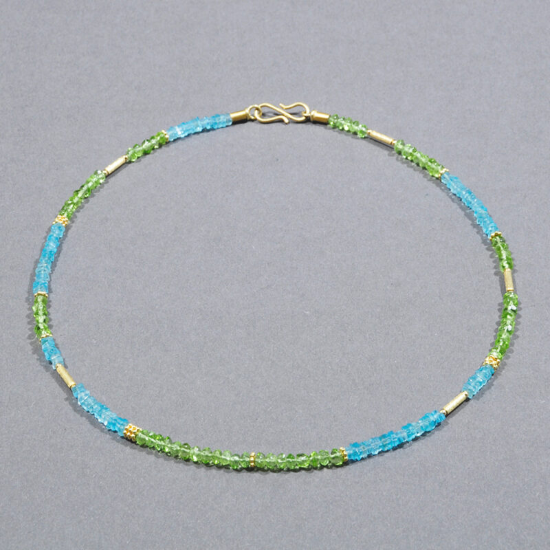Kette aus Peridot und blauem Topas
